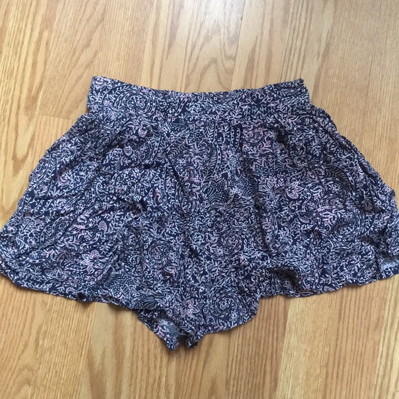 Aeropostale Pants - {Aéropostale} Patterned Flowy Shorts